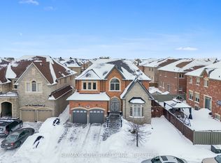 19 Portside Cres, Brampton, ON L6R 3P3