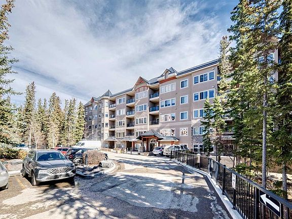 3rd image of 20 W Discovery Ridge Close SW #203