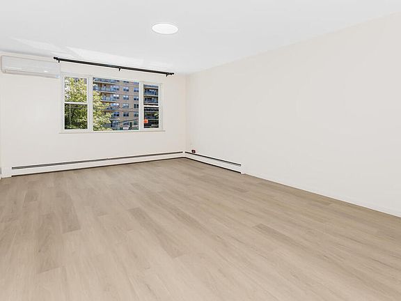 5th image of 520 Kappock St Floor 2