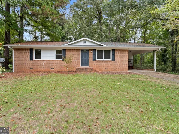 494 Sunset Cir, Forsyth, GA 31029