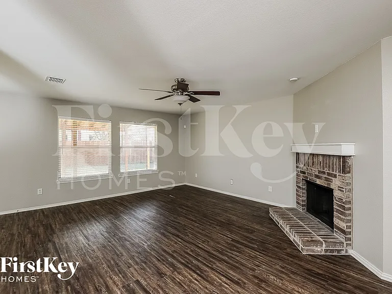 4516 Mountain Oak St — Photo 2