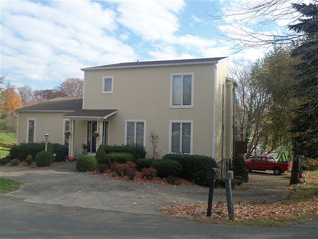 1st image of 305 McConnell St