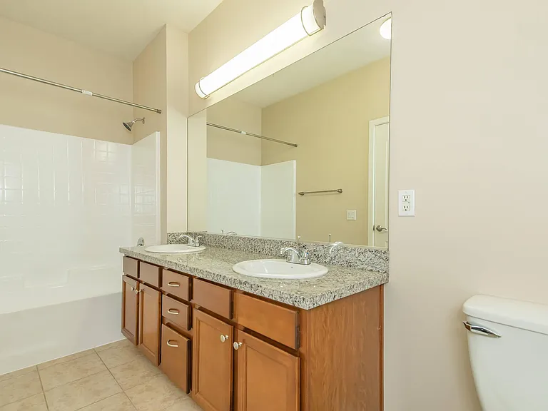 Vineyards at Palm Desert Apartment Homes — Photo 96