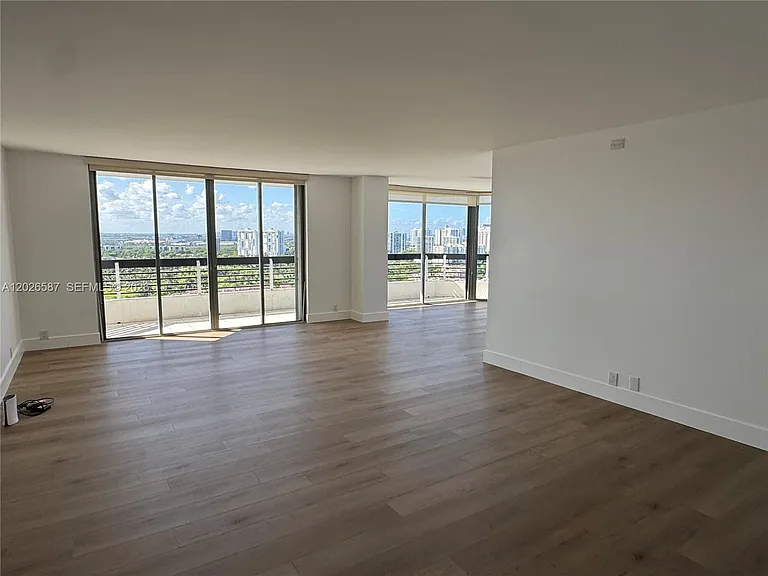 3530 Mystic Pointe Dr #2709 — Photo 41