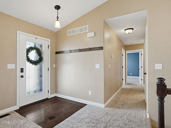 3rd image of 511 Sue Dr