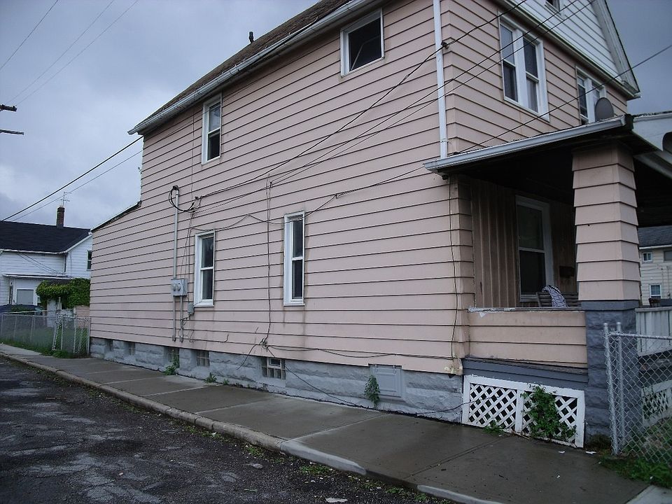 2nd image of 3285 W 46th St