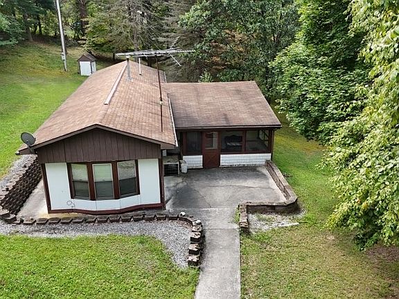 4th image of 2194 Retriever Ln