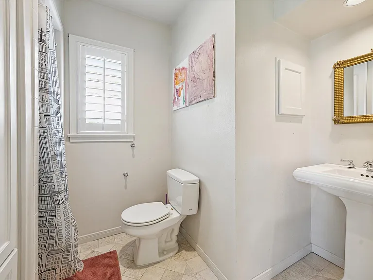 2510 Locke Ln — Photo 27