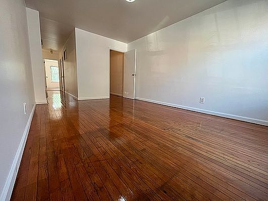 2nd image of 440 Hart St Floor 1