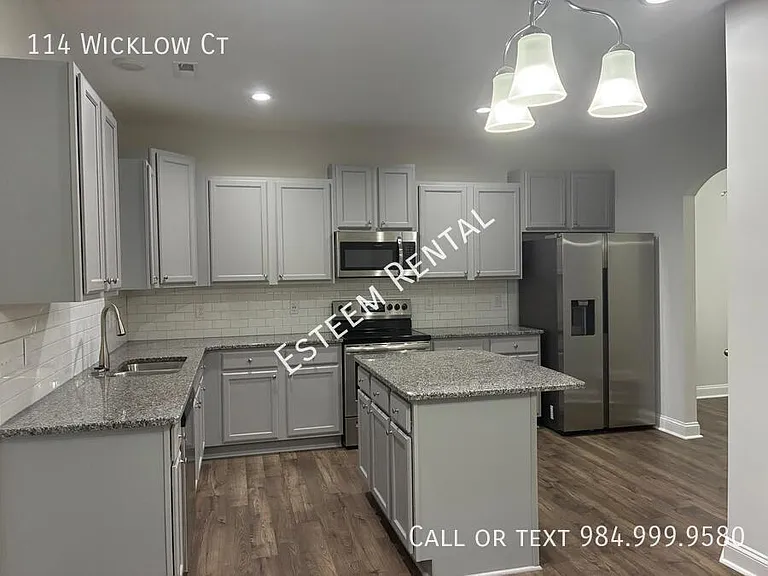 114 Wicklow Ct — Photo 3