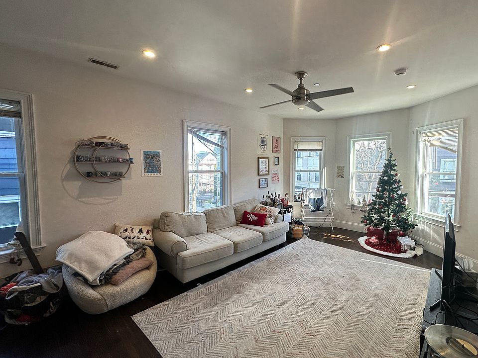 1st image of 9 Oswald St #2A