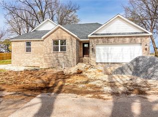 104 Hawkins Ave, Huntsville, AR 72740