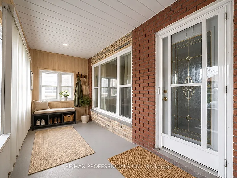 35A Bowie Ave #UPPER — Photo 3