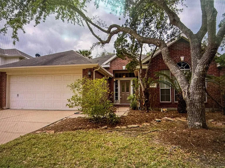 1106 Kerri Ct — Photo 2