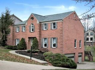 2563 Rossmoor Dr, Pittsburgh, PA
