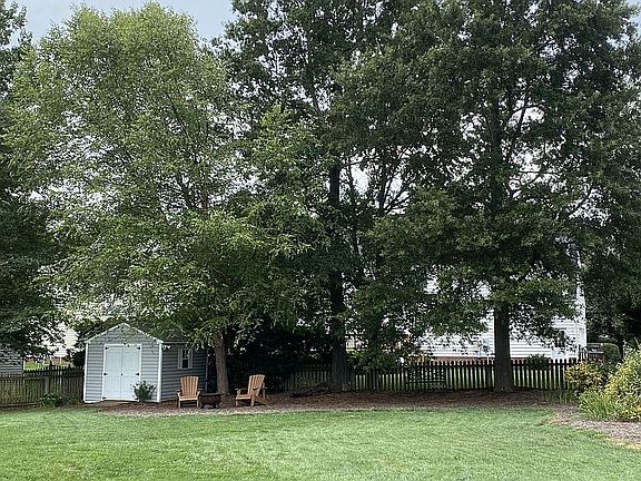 Large backyard 80 x 100