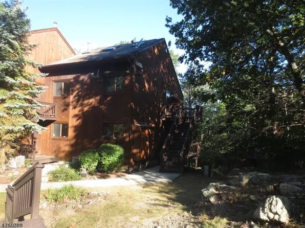 1 Point Owoods Ter #U, Vernon, NJ 07462