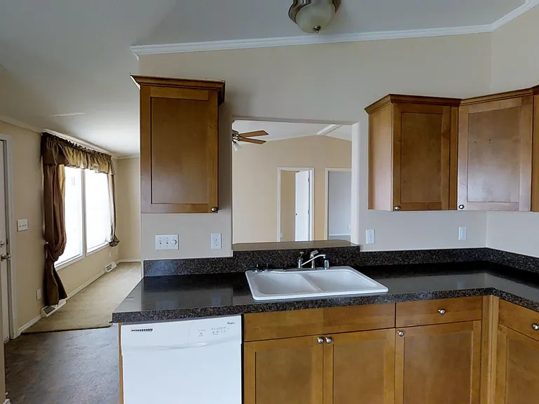 321 E Lime St — Photo 4
