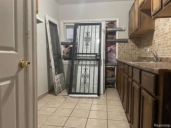 5th image of 14567 Mettetal St #2
