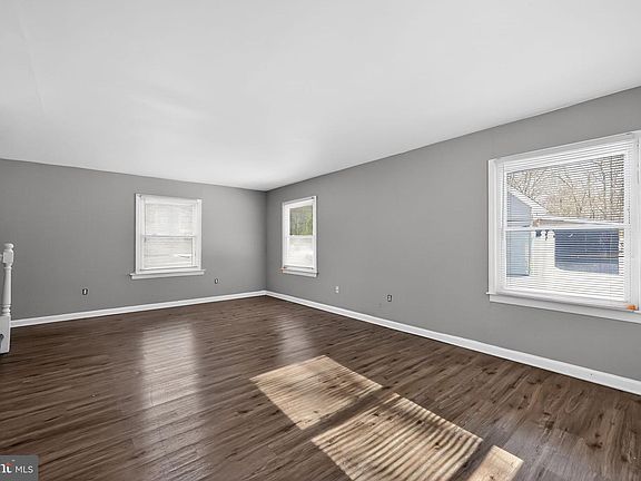 5th image of 17 Bonnie Ln