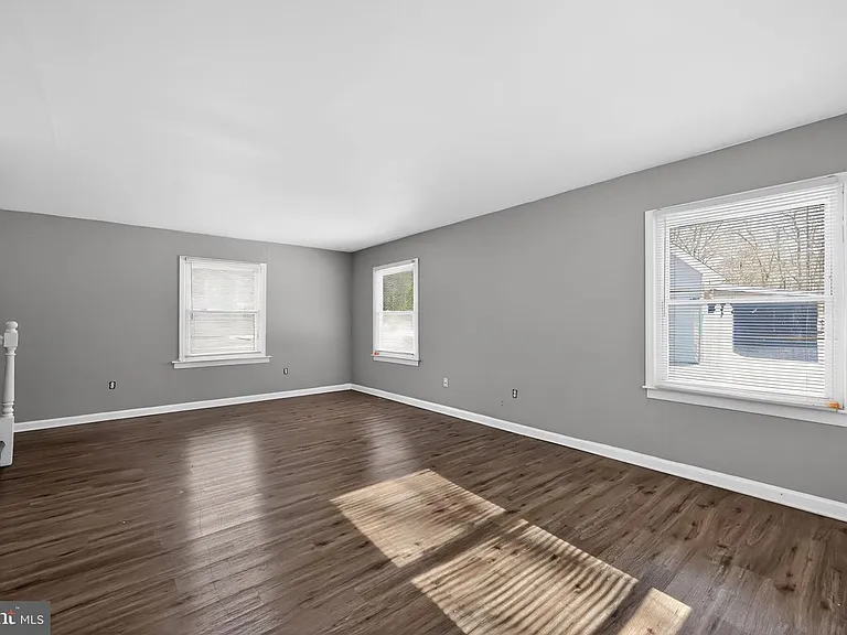 17 Bonnie Ln — Photo 5