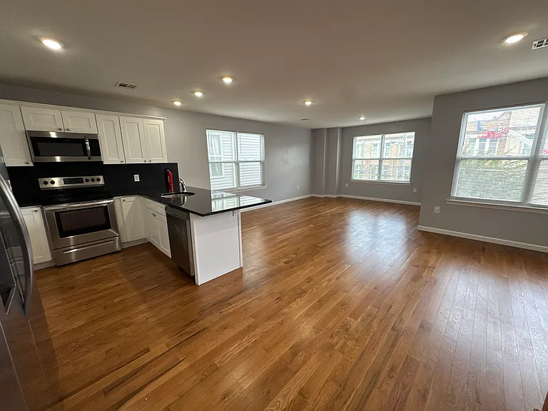 301 N 13th St #2 — Photo 1