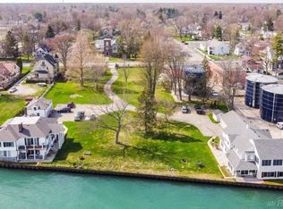 1516 Saint Clair River Dr, Algonac, MI 48001