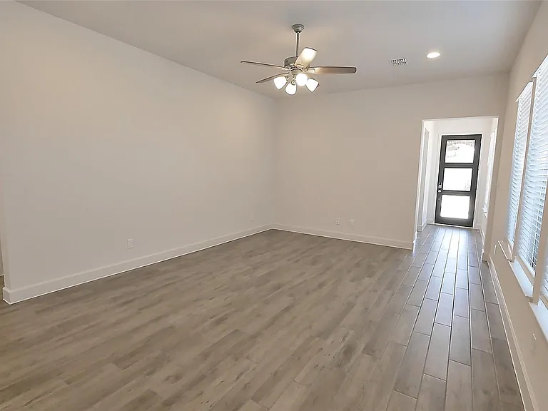 2819 Orange Leaf Dr — Photo 7