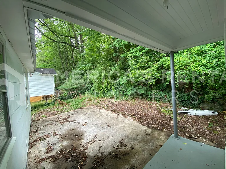 828 Vanderbilt St — Photo 15