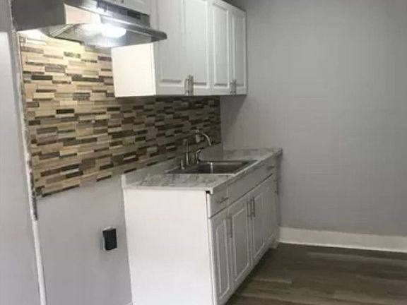2nd image of 104 S Armenia Ave #10235527