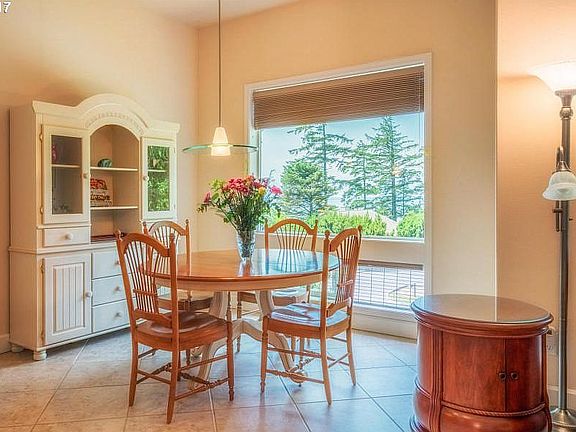 3rd image of 210 Sea Crest Way