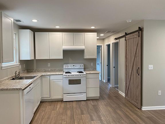 5th image of 591 Draymont Dr