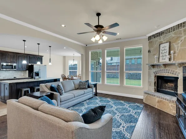 402 Belmont Dr, Midlothian, TX 76065