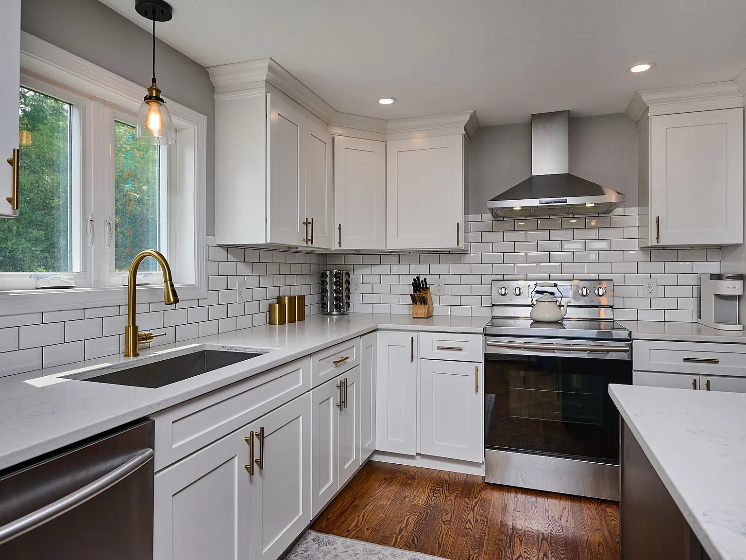 4 bed, 2352 sqft, $3,600 — Photo 3