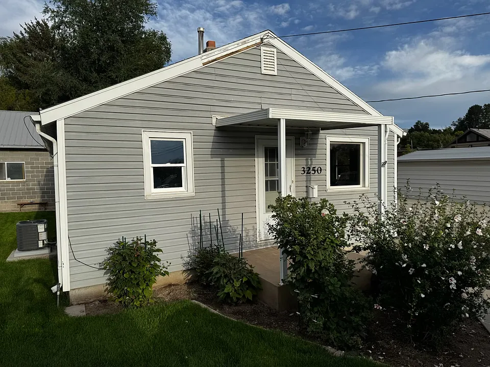 3250 Jefferson Ave