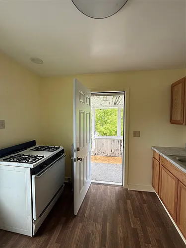 64 Louisa St Photo 1