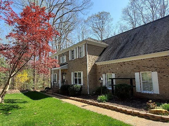 3rd image of 618 Beechwood Dr