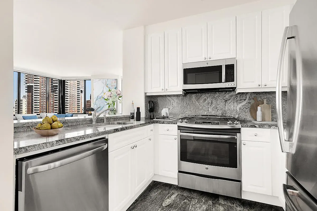 450 North End Avenue — Photo 4
