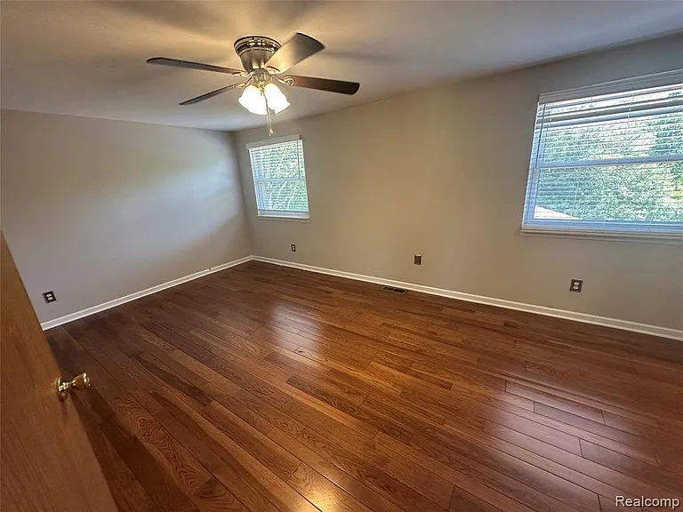 7534 Charrington Dr — Photo 17