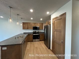 3400 S Heather Rdg, Sioux Falls, SD 57108