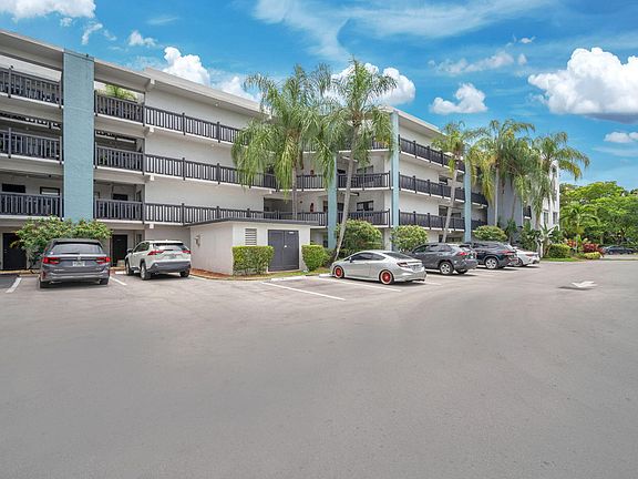 2nd image of 1021 Mockingbird Lane #303