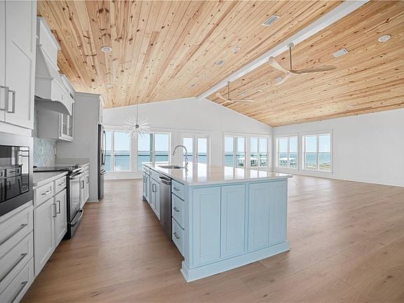 2nd image of 2626 Bridgeview Dr