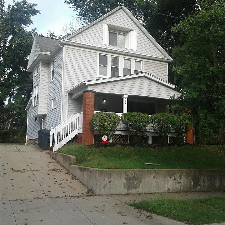 1st image of 996 Leroy St
