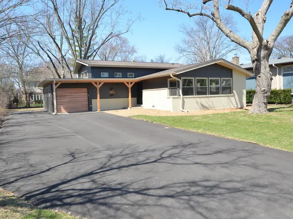 686 Timber Hill Rd, Deerfield, IL 60015