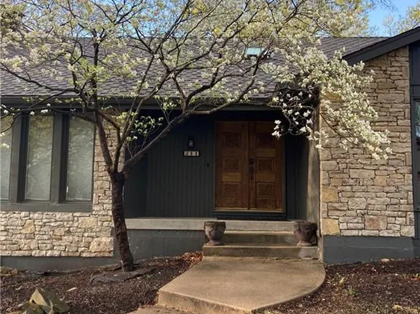 211 NW Juniper St, Lees Summit, MO 64064