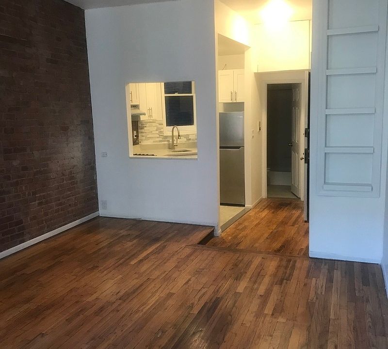 2nd image of 333 E 92nd St APT 4C