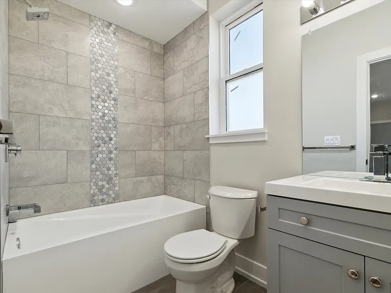 723-27 N 35th St #202 — Photo 4