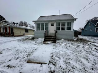 617 Milwaukee St, Menasha, WI 54952
