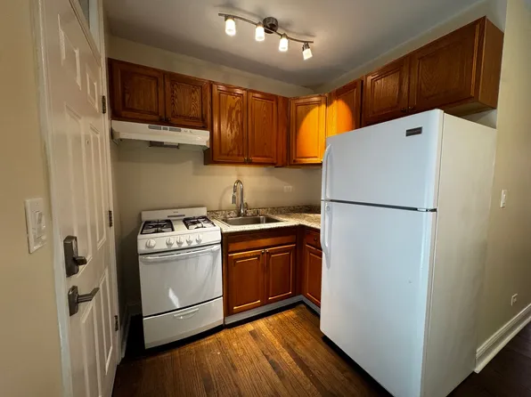 1375 W Greenleaf Ave, Chicago, IL