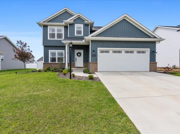 711 Rapp Dr, Mahomet, IL 61853